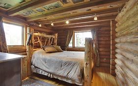 Folk Tree Lodge
